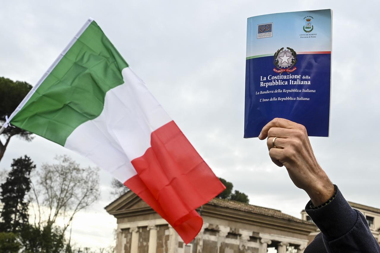 La Costituzione in regalo ai lettori della Gazzetta di Reggio