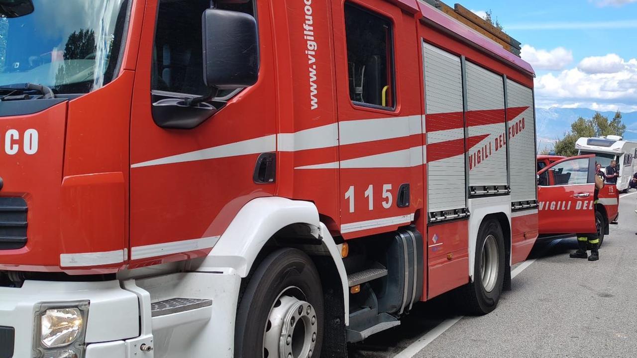 L’esplosione e poi le fiamme: quattro morti carbonizzati nell’auto – Che cosa è successo