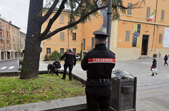 Vende hascisc nei pressi del teatro Valli: 18enne arrestato. Era già stato denunciato ad aprile