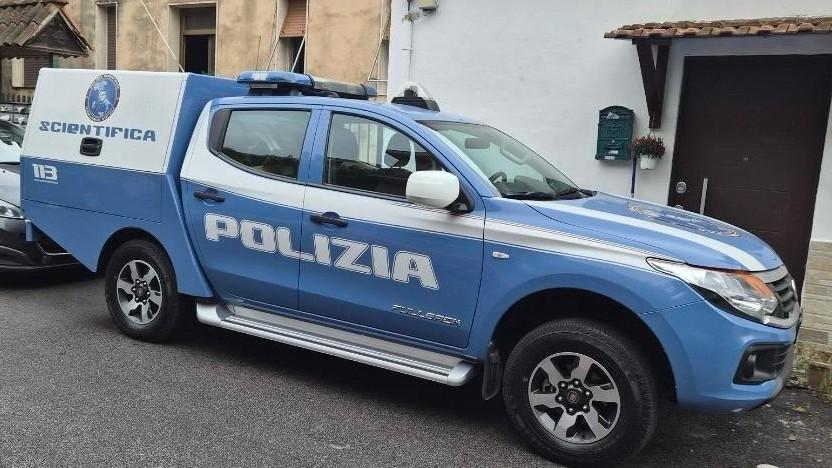 Quattro corpi carbonizzati nell’auto, si indaga per omicidio plurimo – Chi erano le vittime