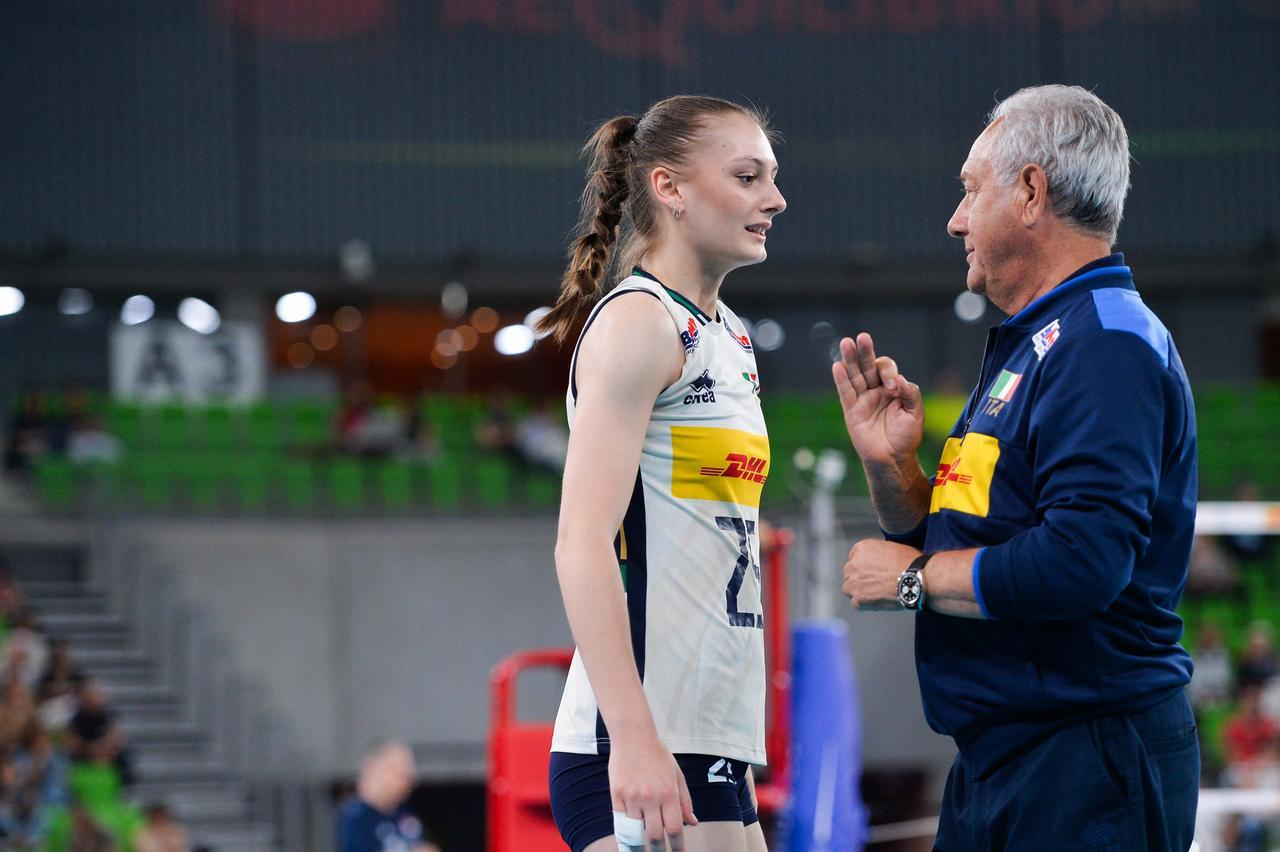 
	La centrale modenese Linda Manfredini e il ct azzurro Julio Velasco (Foto: Fipav)


