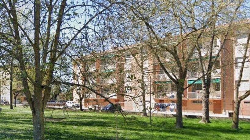 Rissa al parco tra rivali in amore: giovane accoltellato alla testa