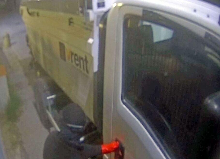 Malviventi ripresi da una telecamera