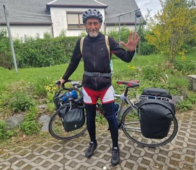 Da Livorno il nonno a pedali punta alla Norvegia: «Quando mi stanco torno a casa»