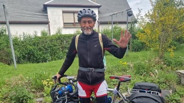 Da Livorno il nonno a pedali punta alla Norvegia: «Quando mi stanco torno a casa»
