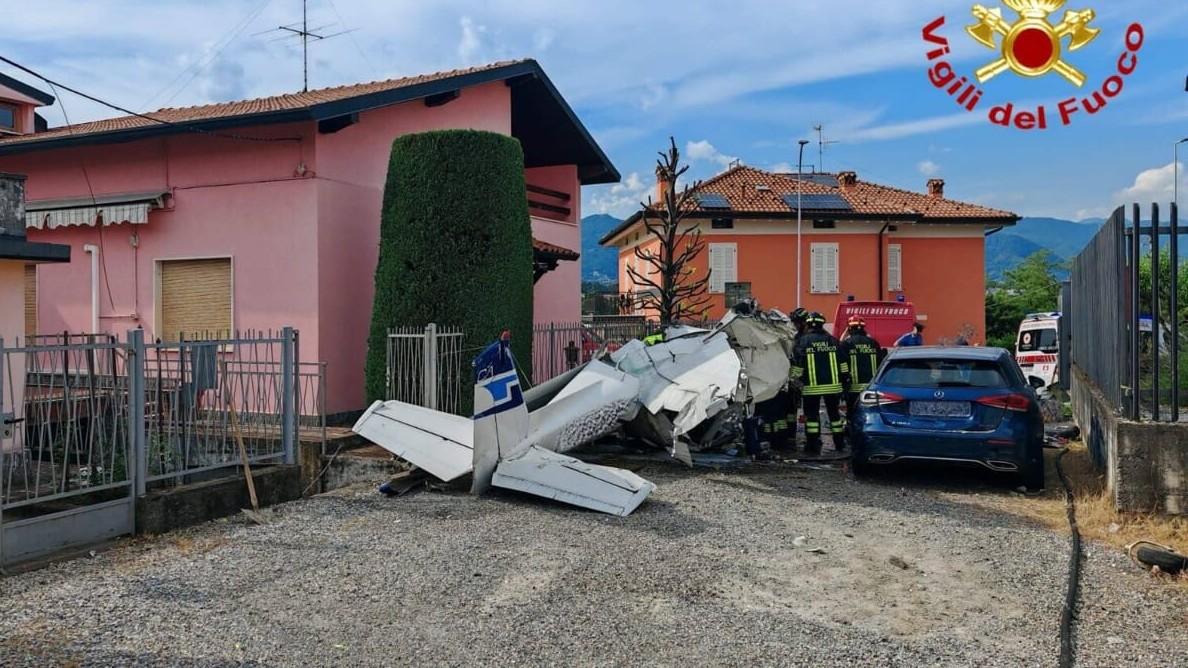 Ultraleggero precipita tra le case: un morto e un ferito grave