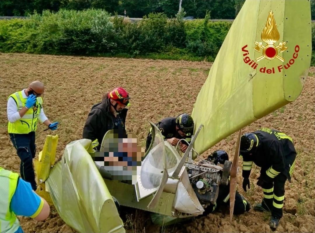 San Miniato, ultraleggero cade vicino alla Fi-Pi-Li: cosa sappiamo della tragedia sfiorata – Video