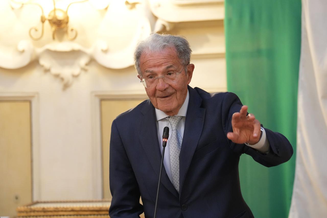 Romano Prodi e gli 80 anni della Repubblica: «Giovani, fatevi sentire. Il vero nemico è l'individualismo»