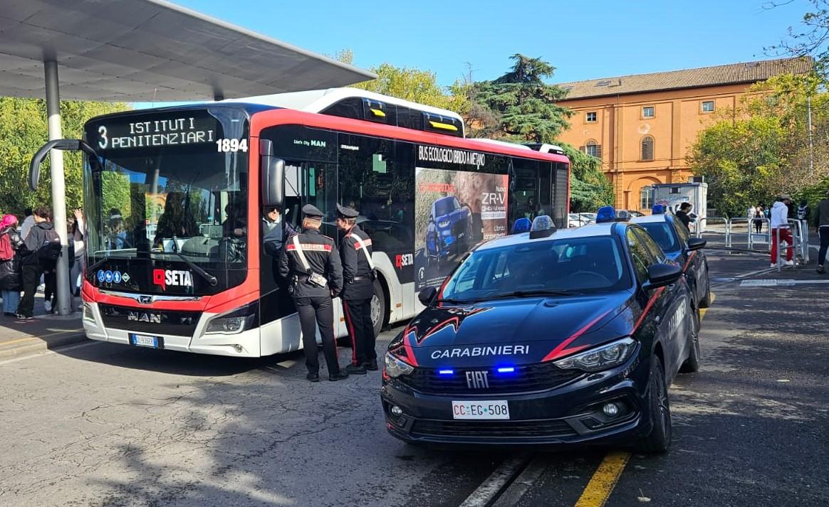 Rissa tra bande di giovani all’ex caserma Zucchi: è caccia ai responsabili