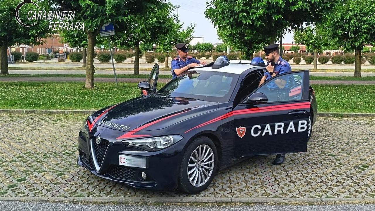 Cento, uomo colto da malore e rianimato dai carabinieri