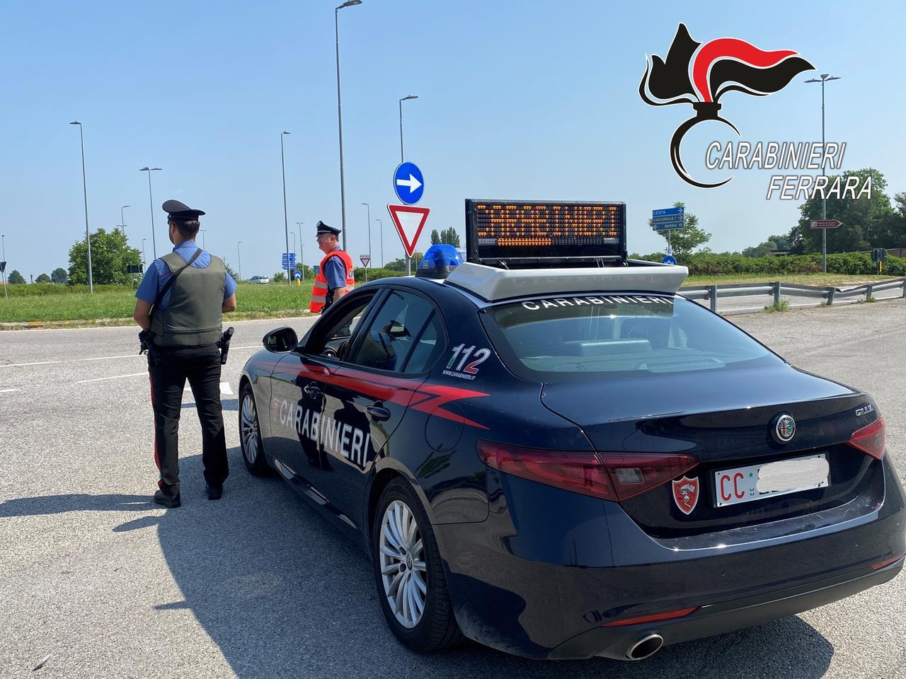 Copparo, fugge all’alt e aggredisce i carabinieri: arrestata una donna