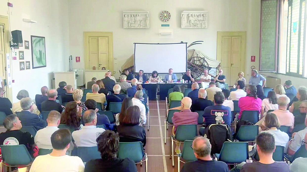 L'assemblea dei soci della Pubblica Assistenza nel Salone Apollo