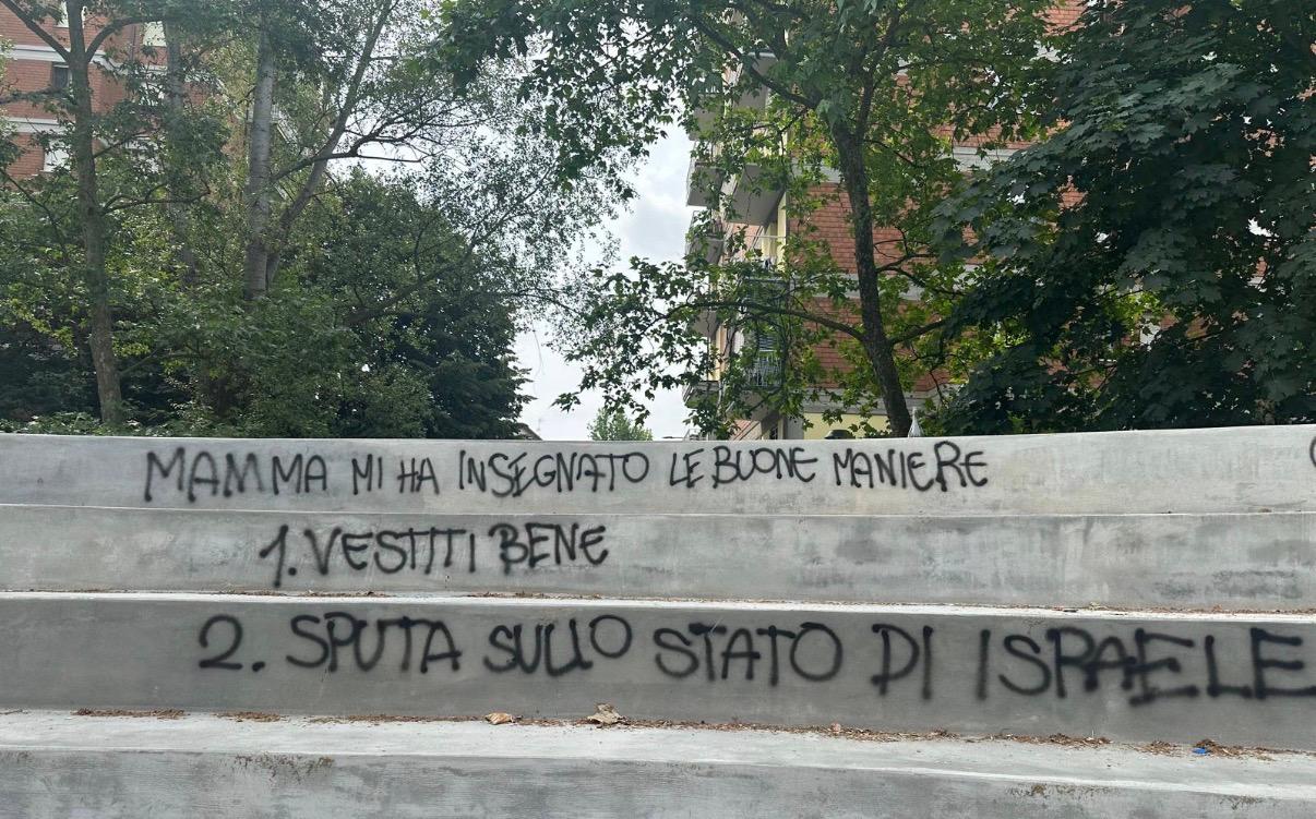 
	Le scritte sui gradoni dell'anfiteatro del Bonvi Parken

