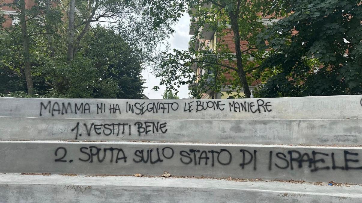 Le scritte sui gradoni dell'anfiteatro del Bonvi Parken