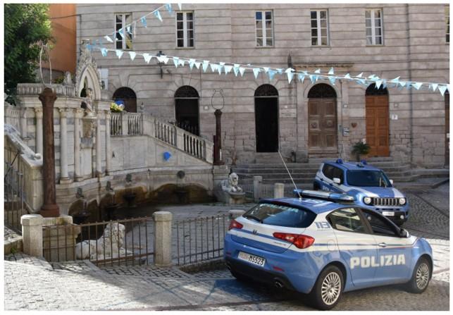 Il cane antidroga Piton fiuta la cocaina in un locale del Sassarese: nei guai un giovane