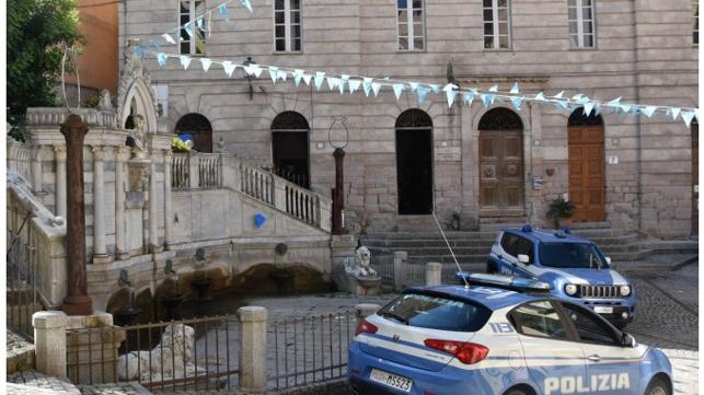 Il cane antidroga Piton fiuta la cocaina in un locale del Sassarese: nei guai un giovane