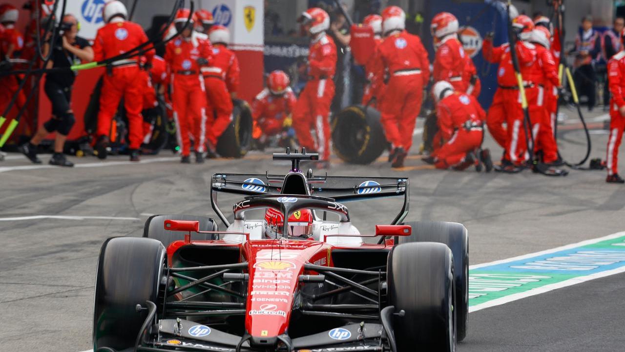 Leclerc rinnova con la Ferrari: «Riporterò la Rossa al vertice»