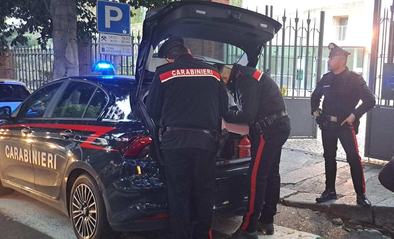 Sorpreso con la cocaina in auto, in casa aveva altra droga: arrestato un 27enne
