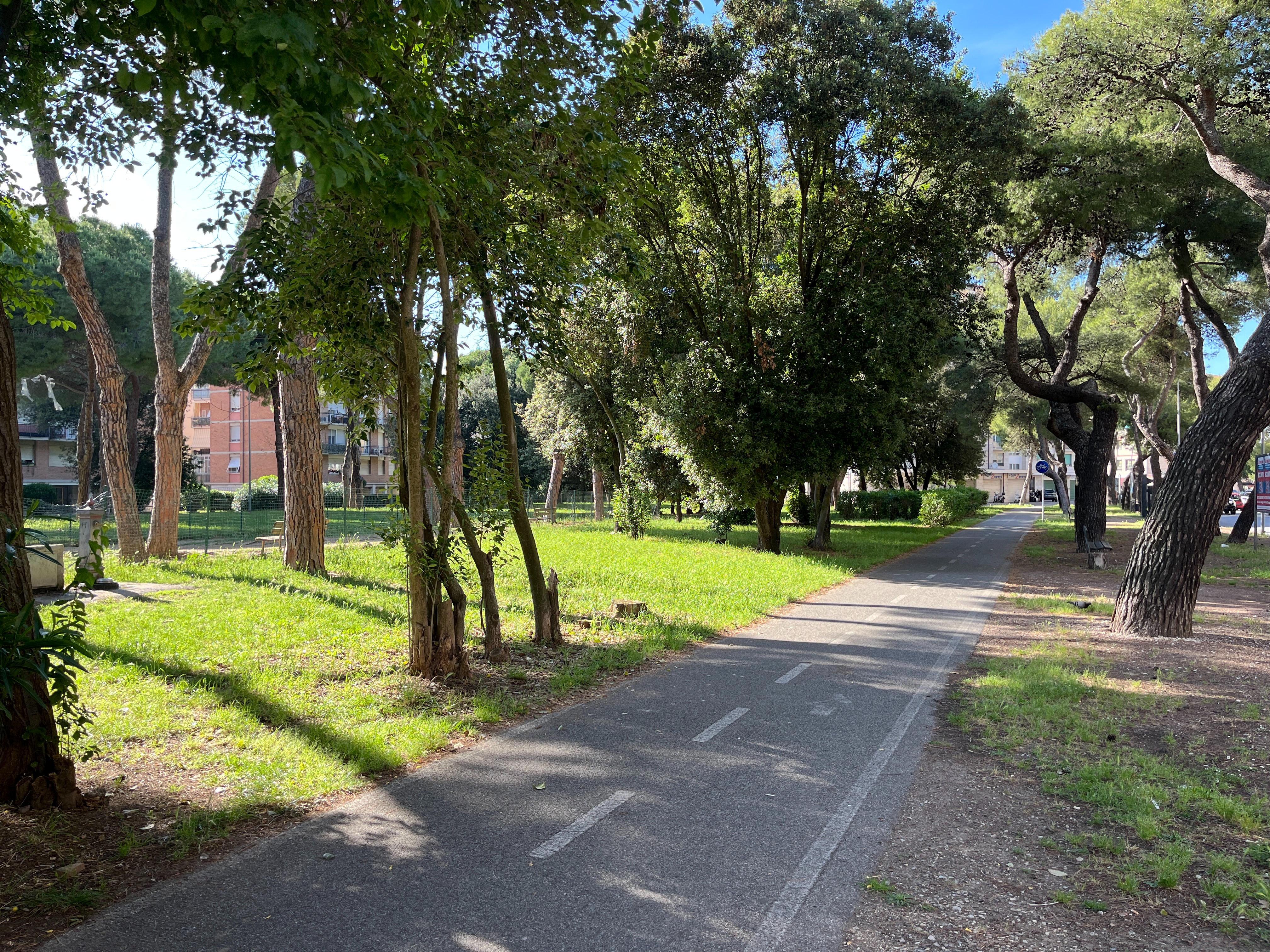 Via Carlo Lorenzini, a Livorno