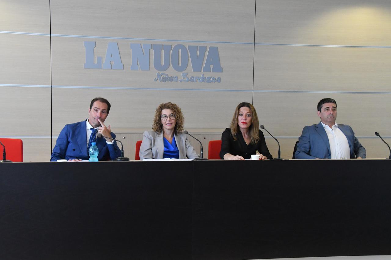 
	Da sinistra Ivan Cermelli, Sara Dettori, Loredana De Marco e Massimo Mulas nella redazione della Nuova Sardegna a Sassari

