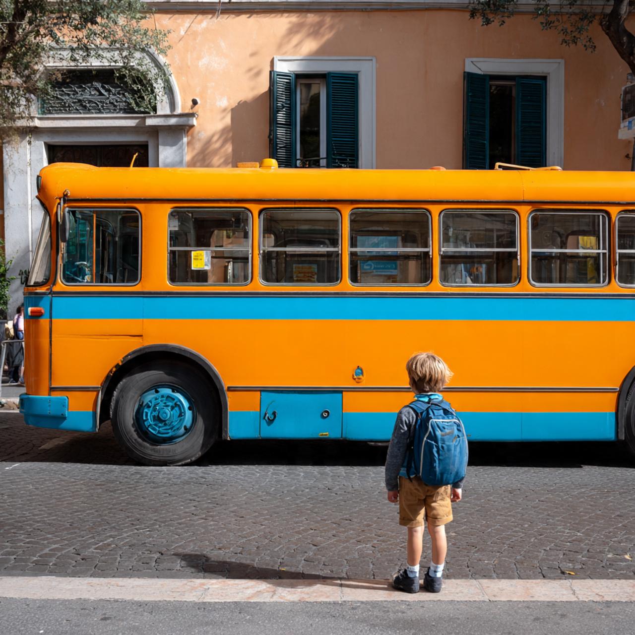 Lasciato a terra dall'autista dell’autobus, 11enne torna a casa piedi: aveva dimenticato l’abbonamento