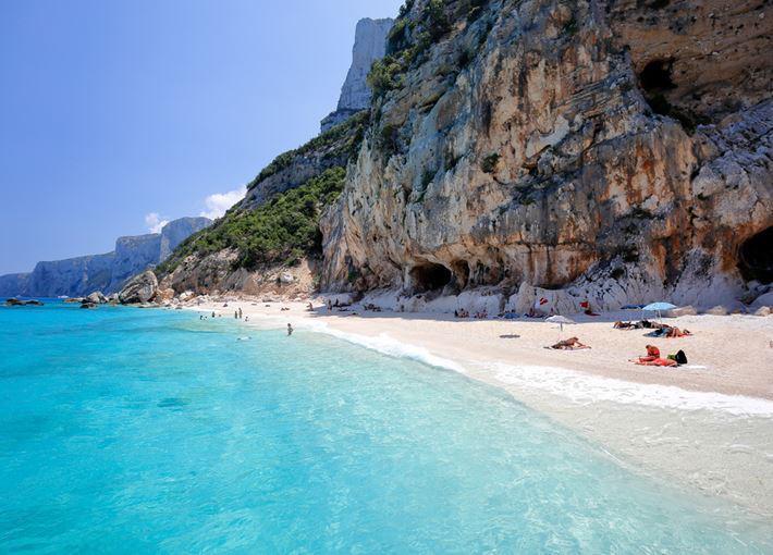 Sardegna regina del mare sostenibile: sei località conquistano le Cinque Vele di Legambiente e Touring Club – Ecco quali sono