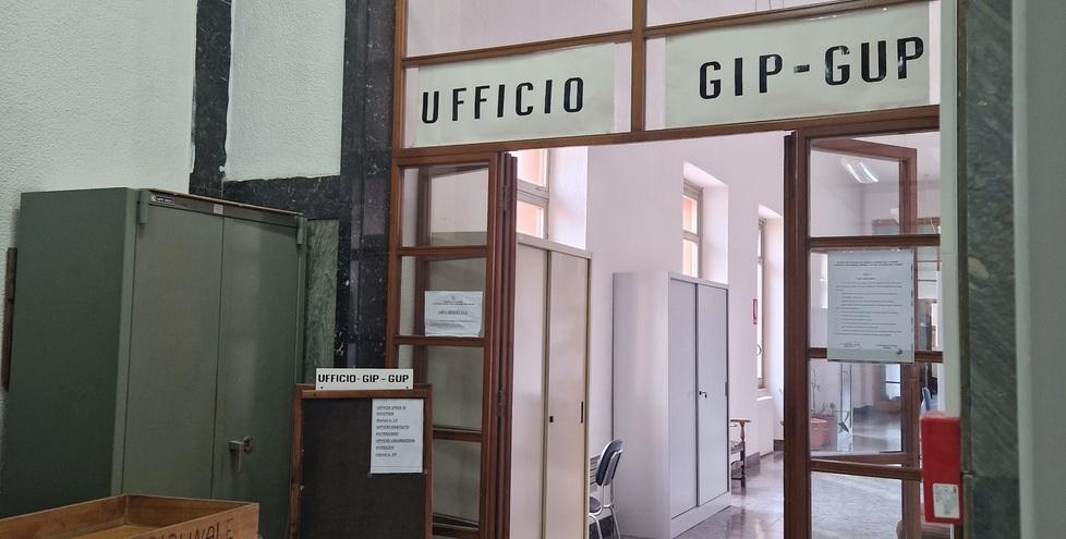 Sassari, nessuna violenza sessuale sulla panchina: assolto un insegnante 50enne 