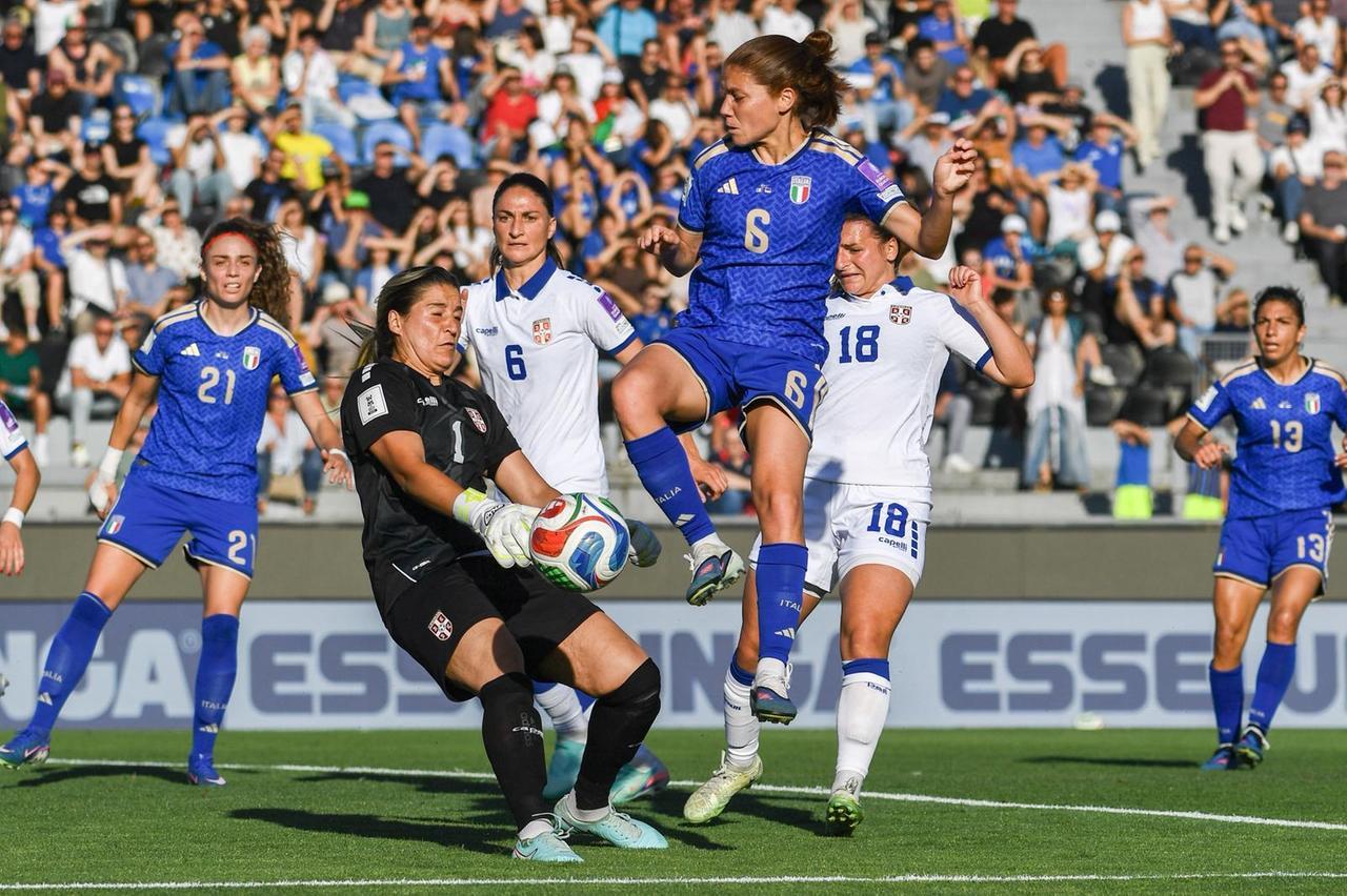 
	Un'azione della partita Italia-Serbia a Pisa (foto Stick)

