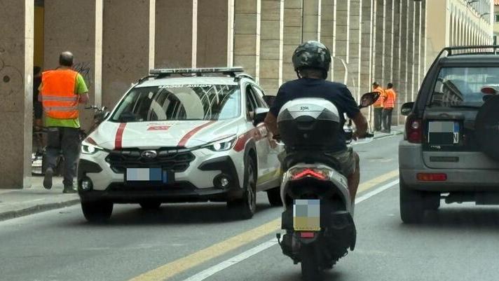 La polizia municipale sul luogo dell’incidente (foto Stick)