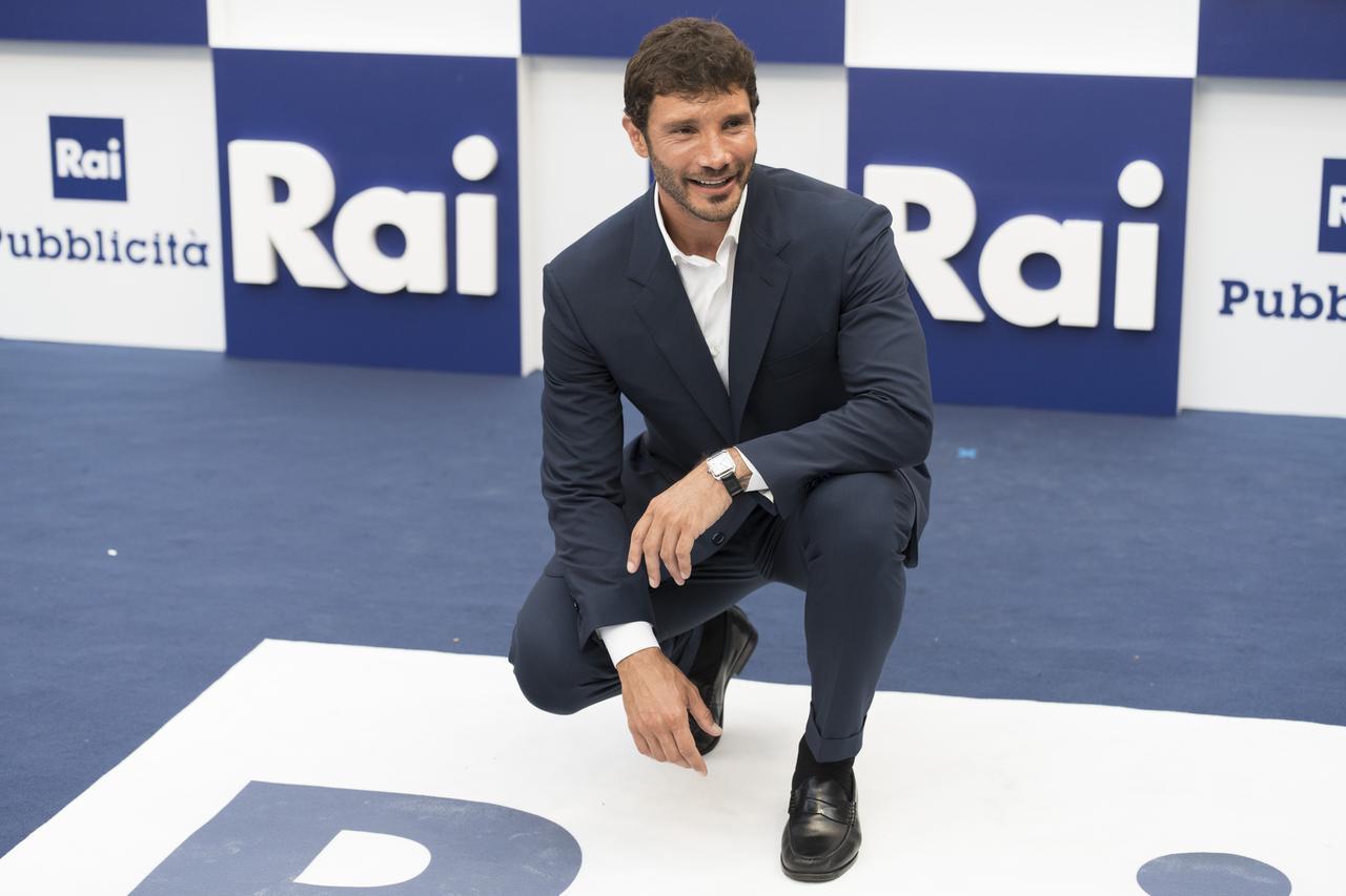 Sanremo 2027, l’annuncio di Stefano De Martino: ecco le date della 77ª edizione