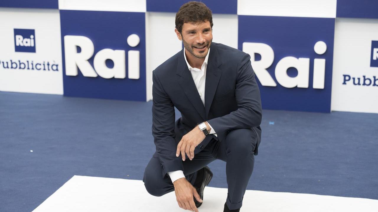 Sanremo 2027, l’annuncio di Stefano De Martino: ecco le date della 77ª edizione