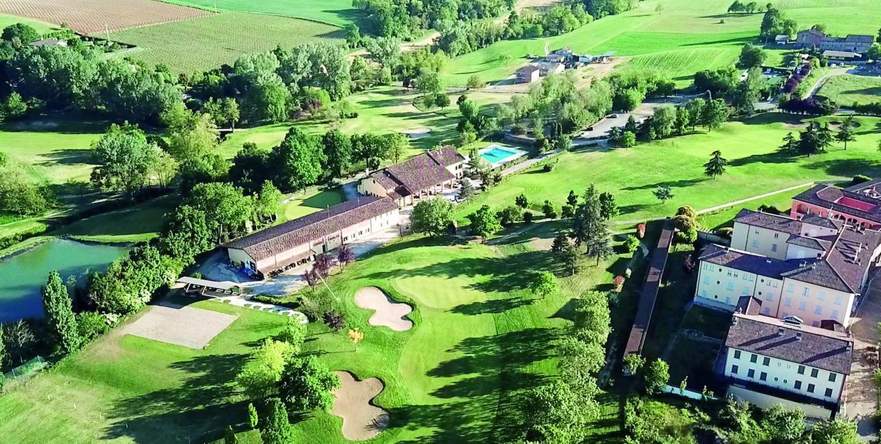 Nuova vita per le “Fonti di Matilde”: il complesso del Golf Club venduto all’asta per 1,5 milioni dopo 134 rilanci