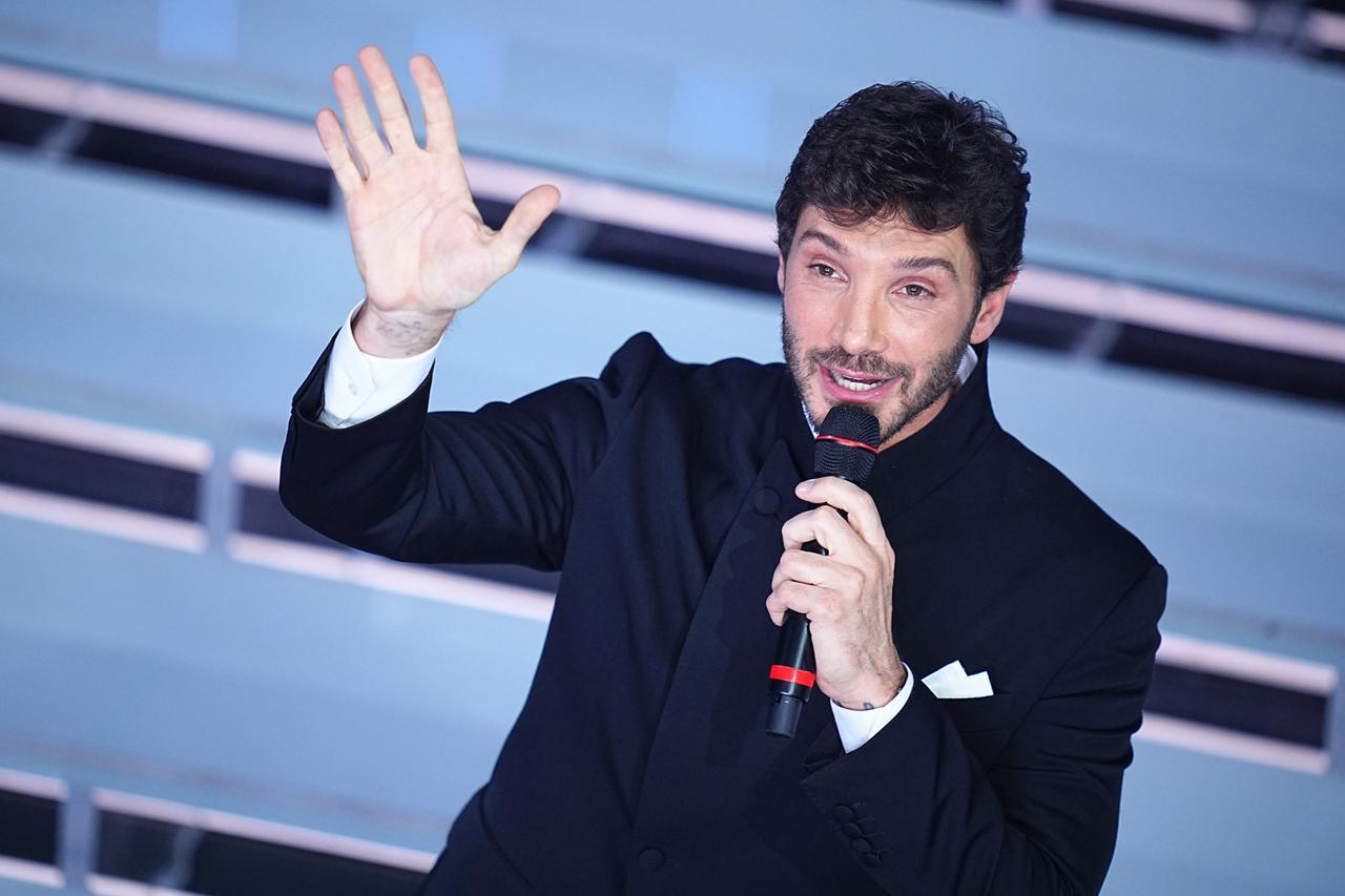 Le date di Sanremo, l’annuncio sulle note di “Vita spericolata” di Vasco