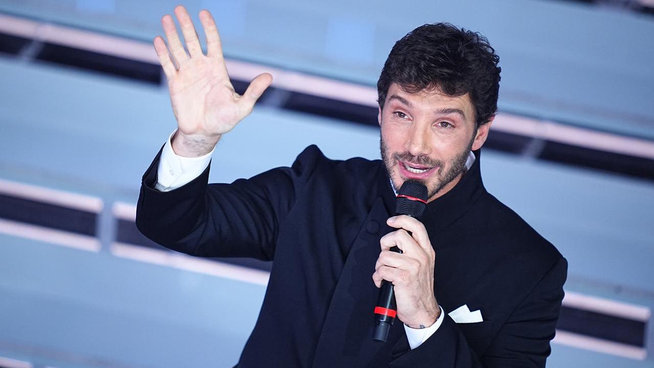 Le date di Sanremo, l’annuncio sulle note di “Vita spericolata” di Vasco