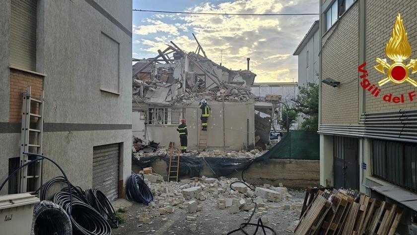 Crolla una palazzina all’alba, le vittime salgono a tre: ecco chi sono