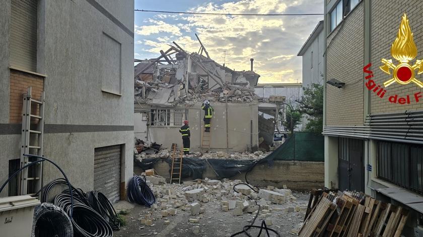Crolla una palazzina all’alba, le vittime salgono a tre: ecco chi sono