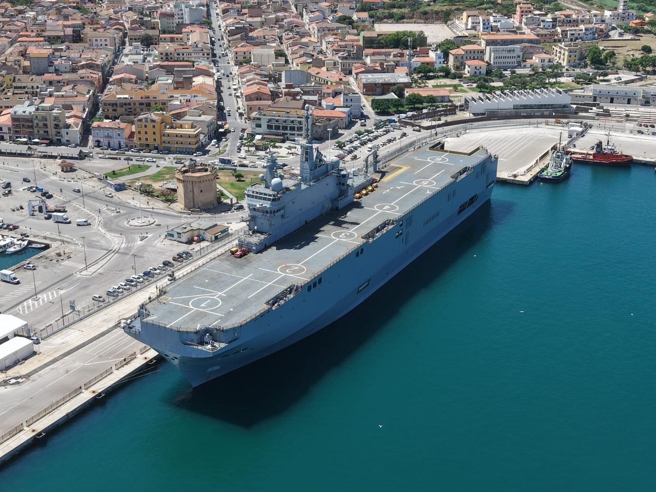 A Porto Torres la nave militare francese French Varshi