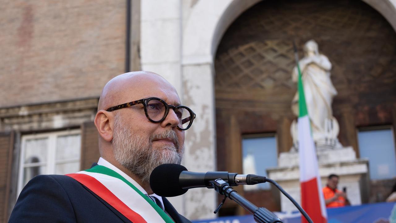 Il sindaco Massimo Mezzetti
