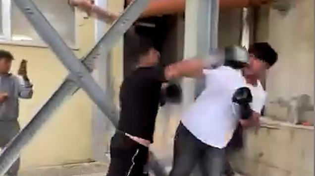 Boxe a scuola a Mirandola durante la pausa