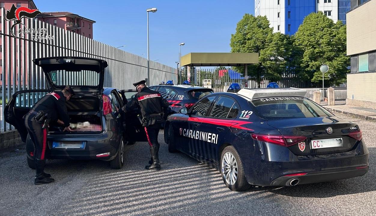 Cento, violenza e minacce alla ex: un imprenditore ai domiciliari