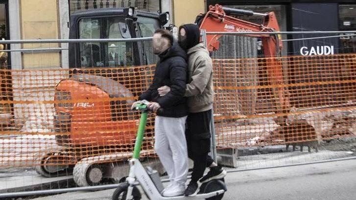 Presa la “banda del monopattino”: in carcere tre ventenni egiziani per otto colpi tra furti e rapine in centro storico