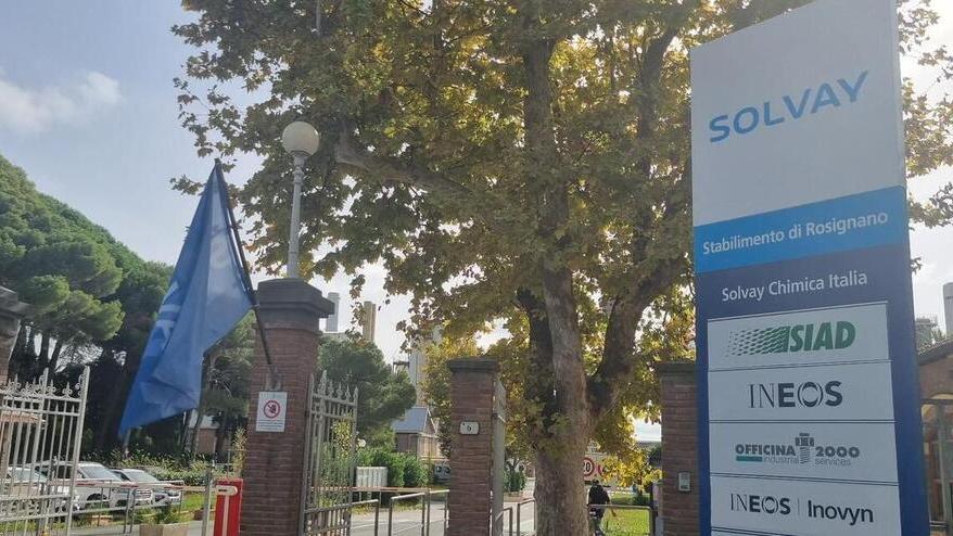 L’ingresso del polo industriale di Rosignano
