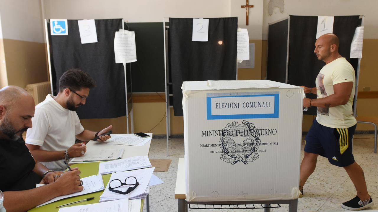 Elezioni amministrative, affluenza in crescita in quasi tutta l’isola: male le province di Sassari e Cagliari – I dati completi