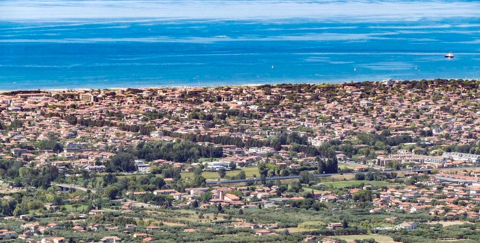 Prato, la moglie teme che porti i soldi in Svizzera e gli fa sequestrare beni per oltre 5 milioni<br>
