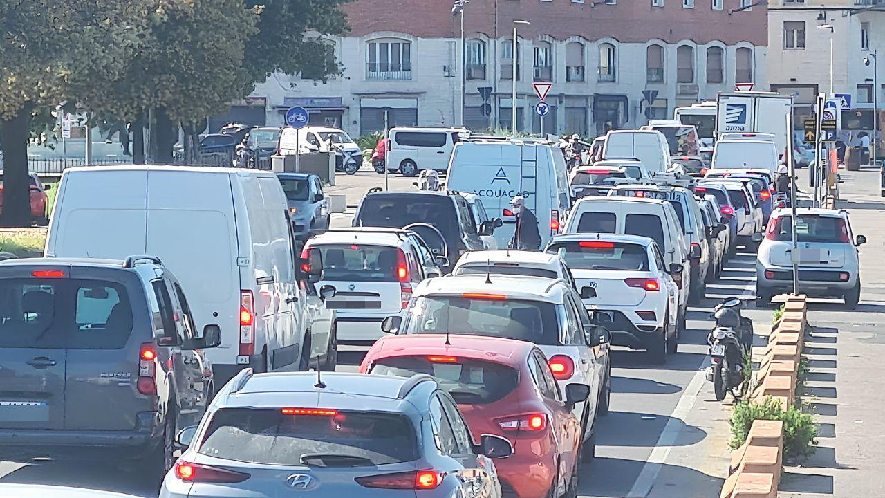 Traffico a rilento nella zona dei Quattro Mori