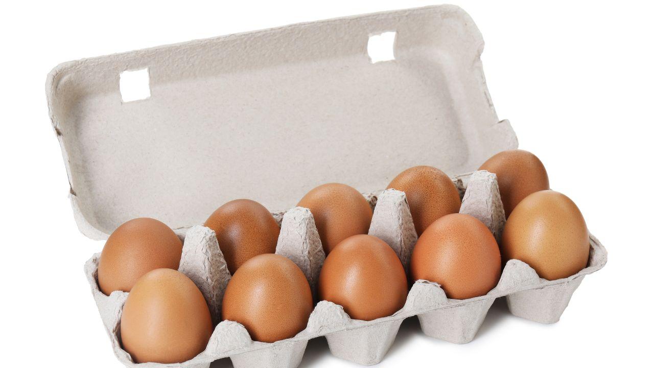 Uova fresche ritirate dai supermercati (Foto di repertorio)