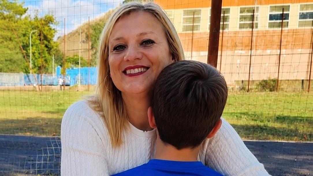 Insegnante di sostegno prende le ferie per assistere l’alunno malato: encomio solenne per Samanta Lacagnina