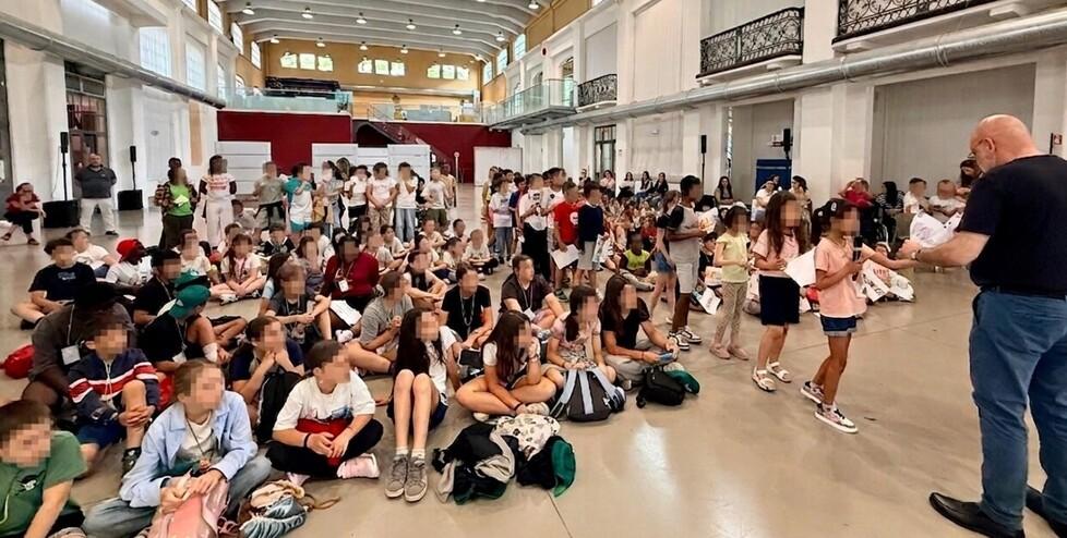 Indagato all’incontro coi bimbi. È “scaricabarile” sull’invito