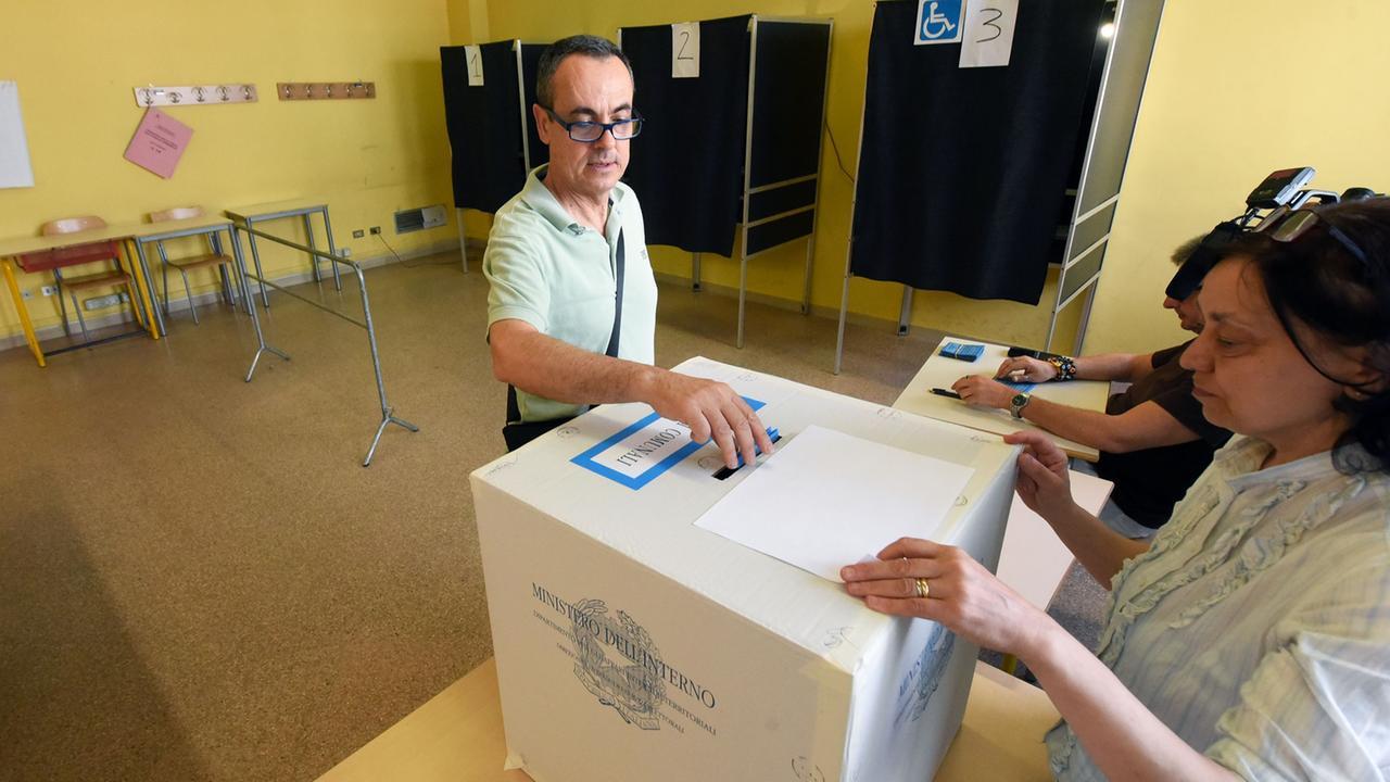 Elezioni comunali in Sardegna, l’affluenza in leggero aumento: alle 23 è al 46%