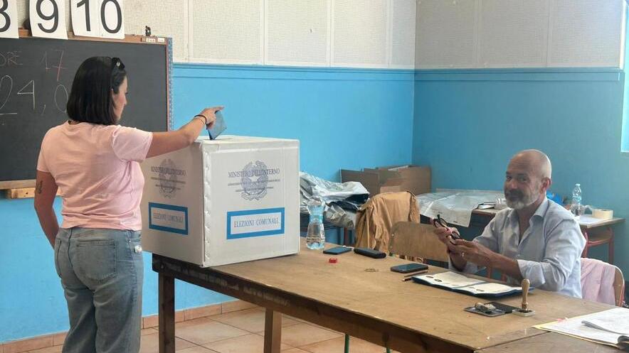 Viareggio, è il gran giorno della sindaca. Affluenza in calo rispetto al primo turno